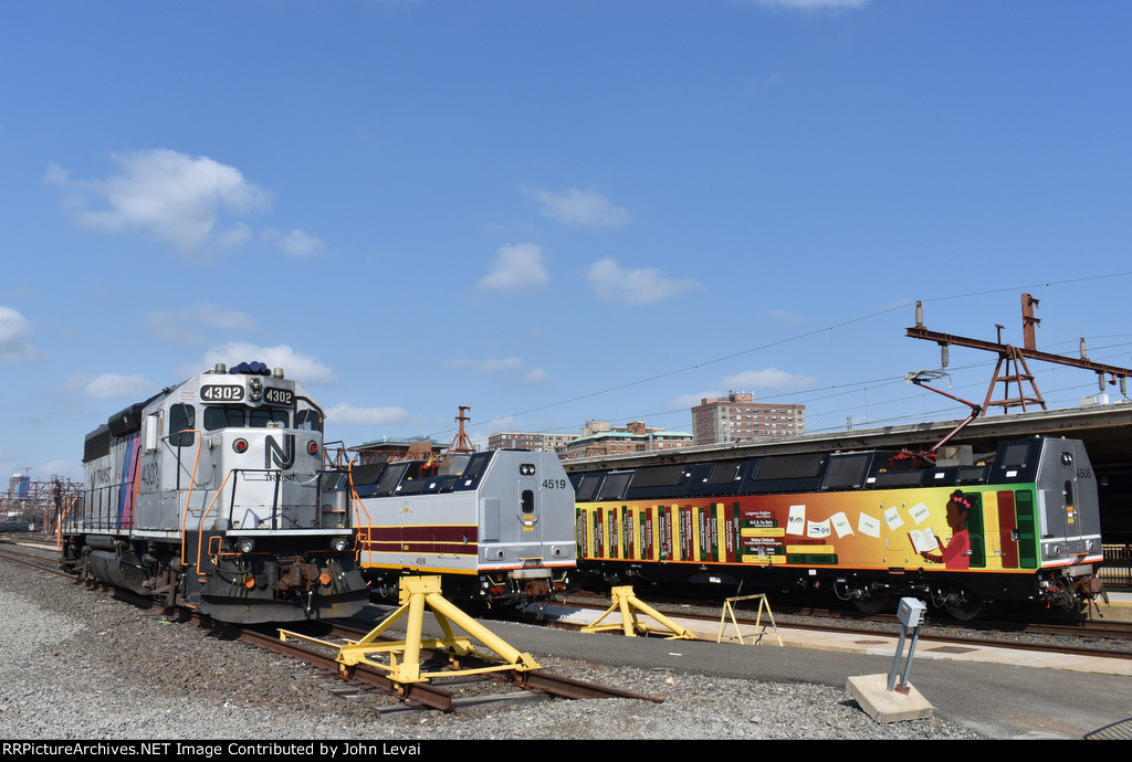 GP40PH-2 # 4302 next to ALP-45DP # 4519 in the Erie Lackawanna colors. The Black History Wrapped ALP-45DP is on the right. 